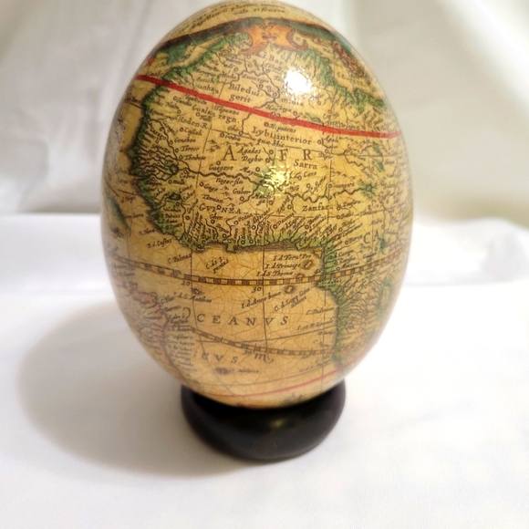 Handmade Decoupage Old World Map ostrich egg - Picture 2 of 7